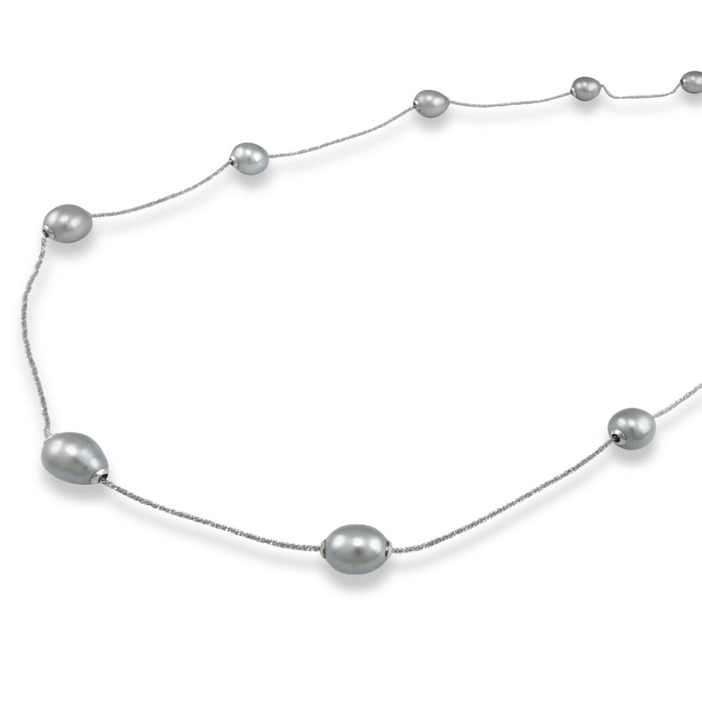 Halskette mit grauen Süßwasserperlen